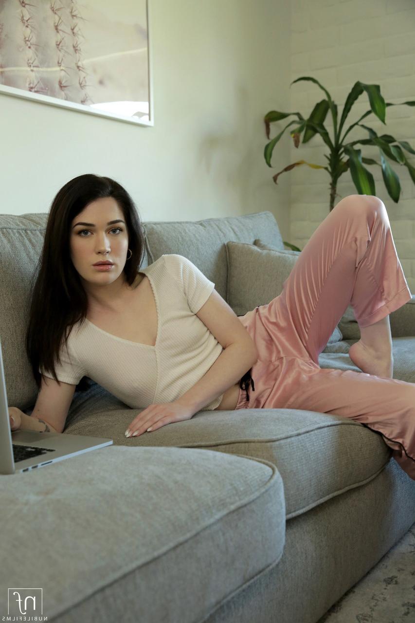 20P Alluring teens Chloe Temple & Evelyn Claire swap cum in a steamy FFM 3some
