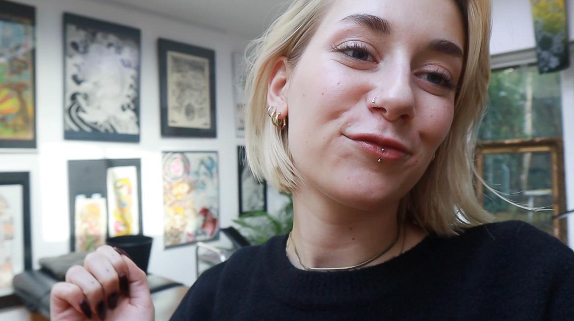 20P Blonde amateur plays with her yummy pink pussy & rides a machine dildo