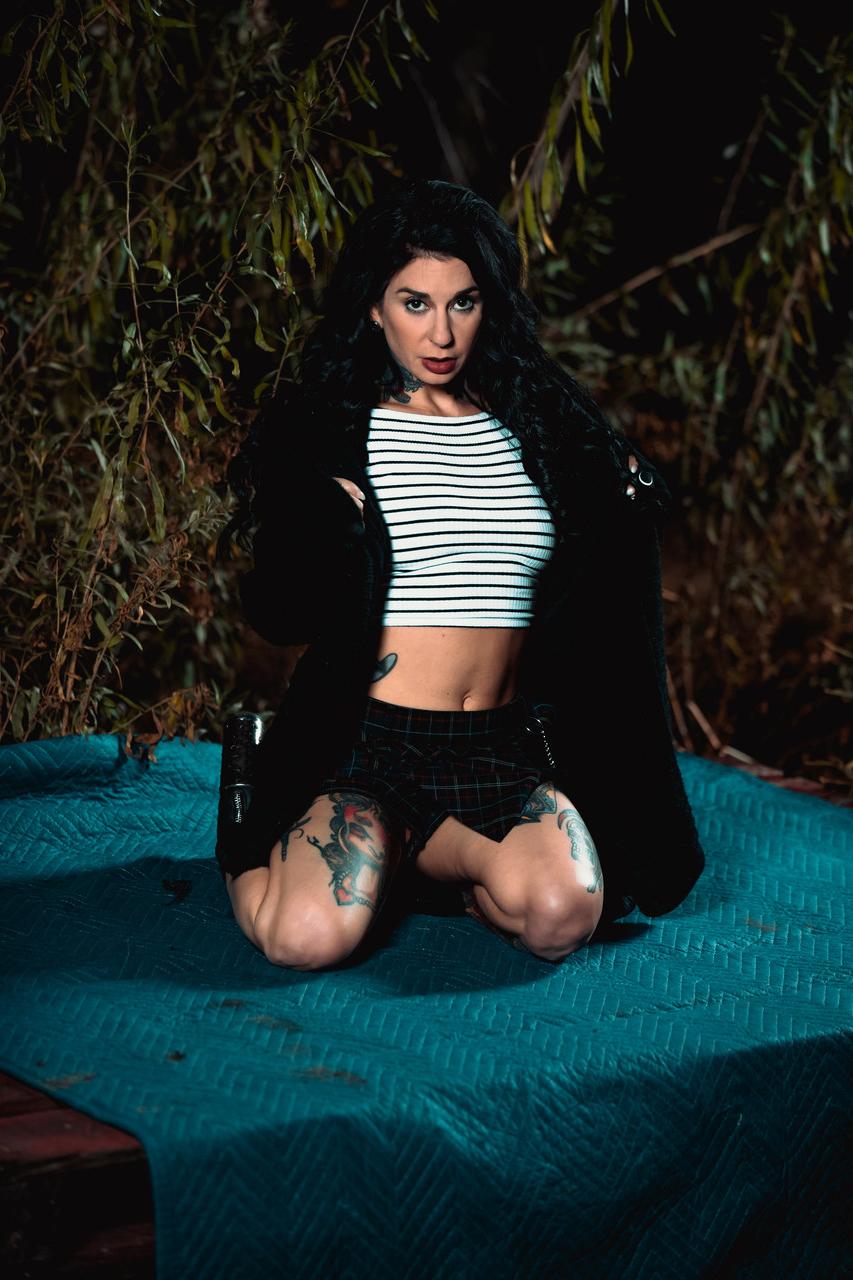 20P Aire de jeux numérique Abella Danger, Joanna Angel, Petites mains