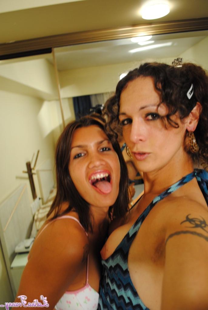 12P Galeria Latina Tranny Nua