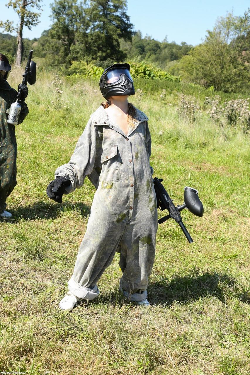 20P Paintball players Lady Bug & Heather Harris get involved in an outdoor 3some