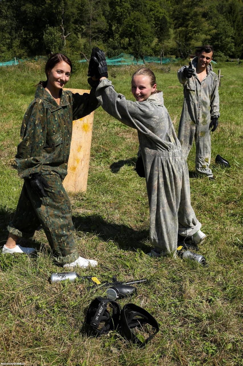 20P Paintball players Lady Bug & Heather Harris get involved in an outdoor 3some