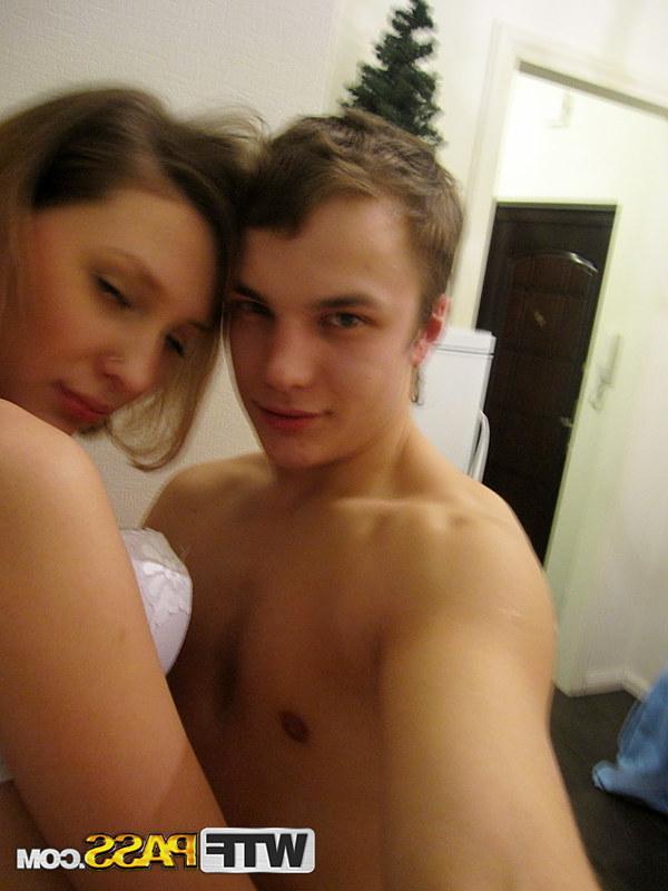 16P Vera, une amatrice, pose dans une tenue d'infirmière coquine avant une relation sexuelle en POV.