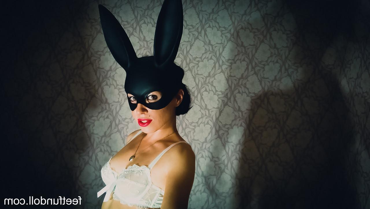 15P Glamorous doll in a bunny mask Lisa Dove gets topless in a cosplay solo