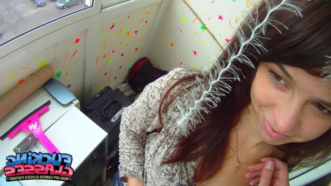 17P 自然なおっぱいを持つティーンのかわい子ちゃんはハメ撮りモードで彼氏をしゃぶってファックする