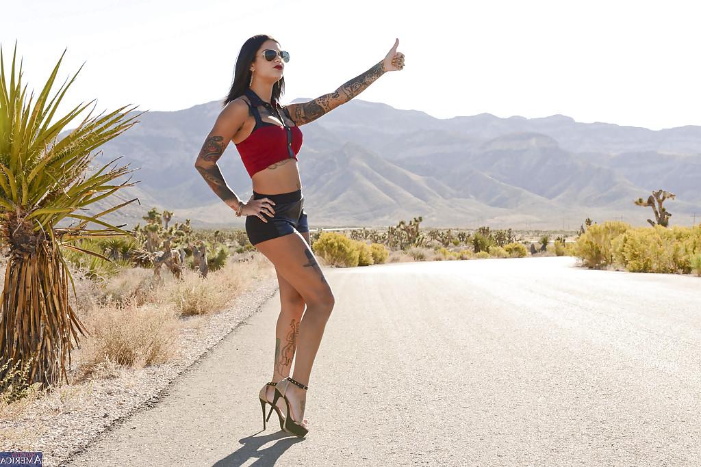 16P Tattooed brunette Bonnie Rotten is posing naked in the sunny day