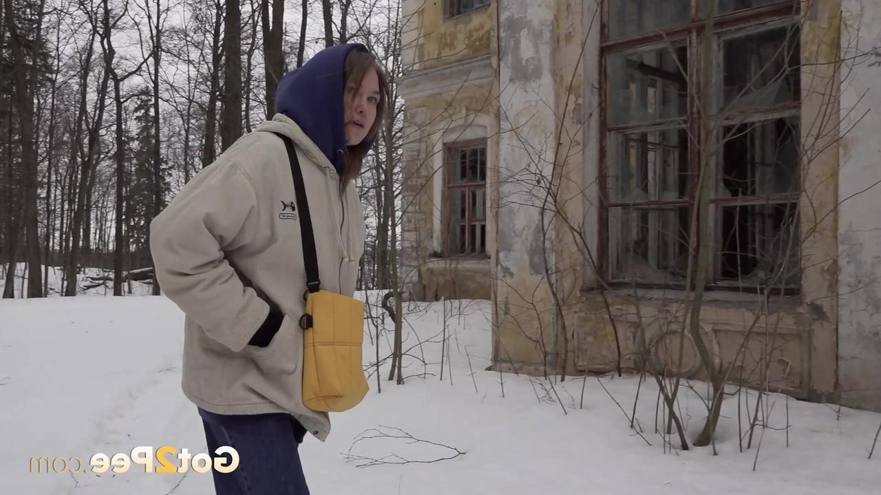 15P White girl Nastya gets caught with her pants down while peeing on the snow