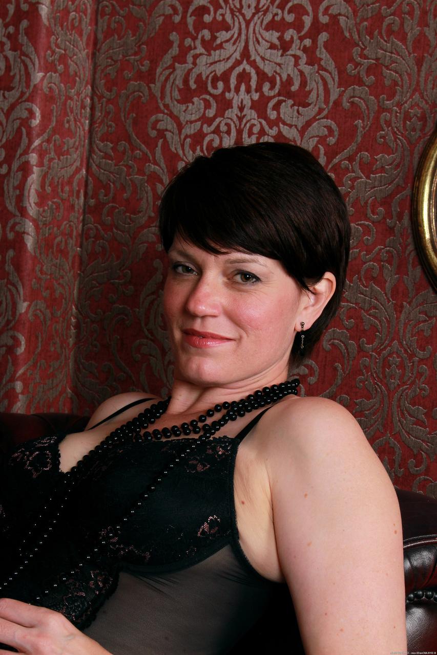 20P Short-haired MILF Olivia G takes her black lingerie off and poses naked