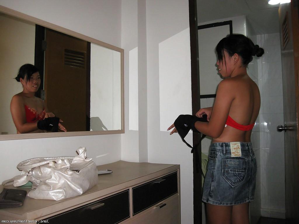 16P Das versaute asiatische Babe bekommt nach dem Hardcore-Fick einen Cumshot auf ihre rasierte Möse