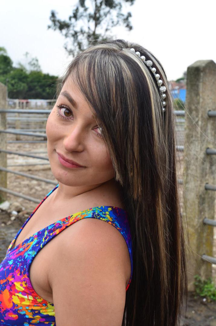 17P Simply amazing Jennifer Rojas posing with her nice ass outdoors