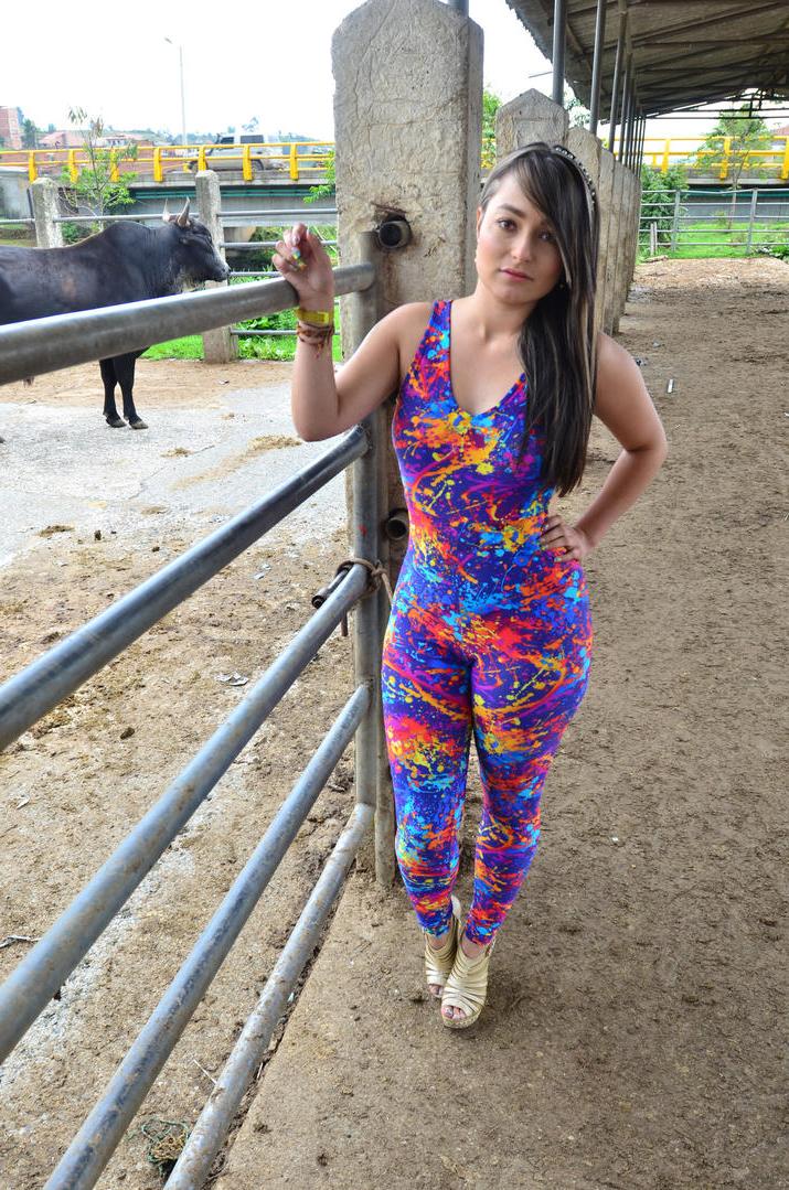 17P Simply amazing Jennifer Rojas posing with her nice ass outdoors