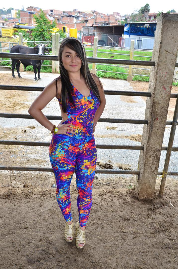 17P Simply amazing Jennifer Rojas posing with her nice ass outdoors