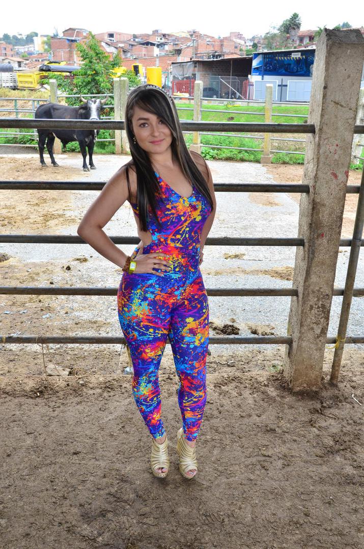 17P Simply amazing Jennifer Rojas posing with her nice ass outdoors