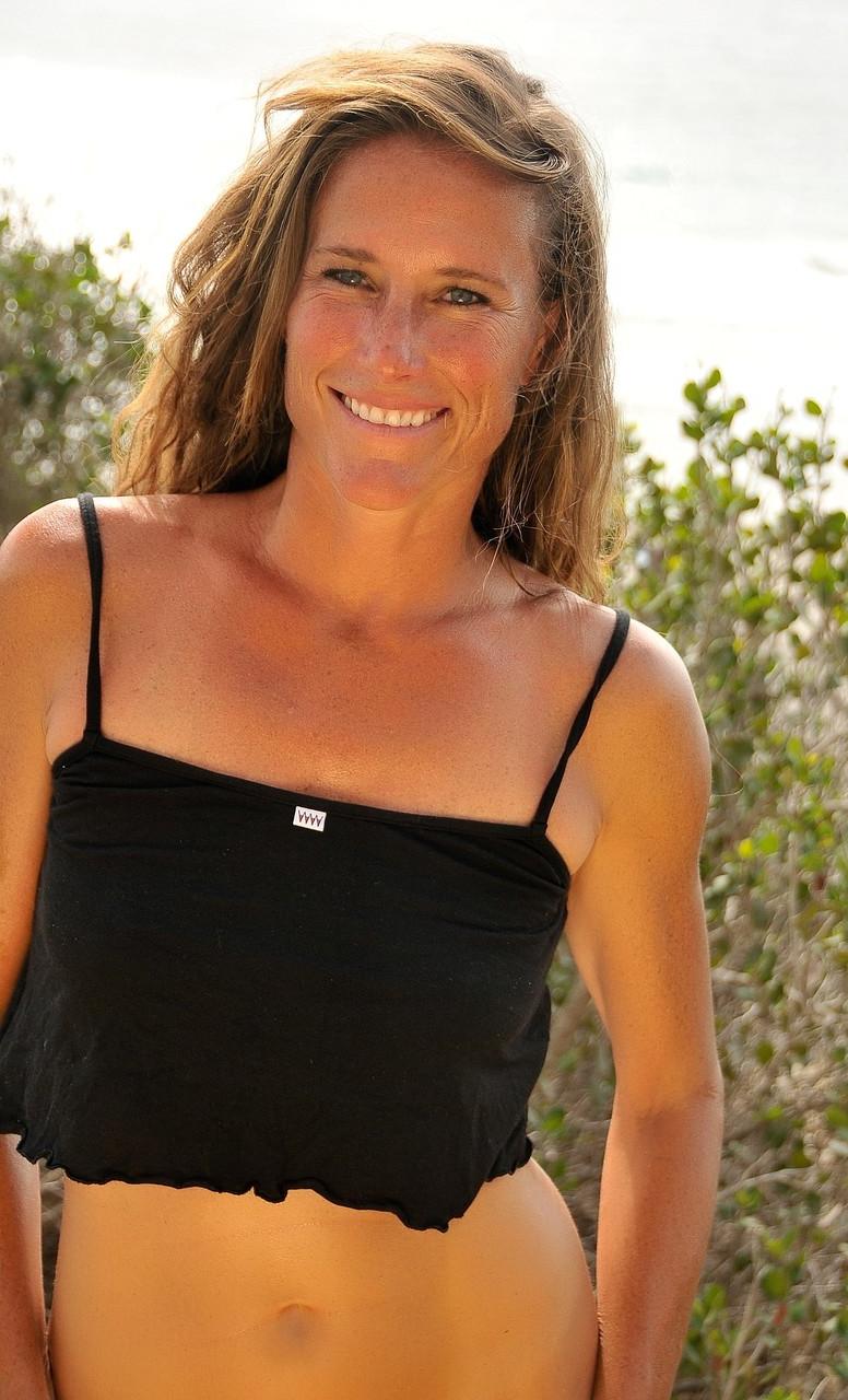 20P La hermosa MILF Sofie Marie muestra su gran culo en su recopilación en topless