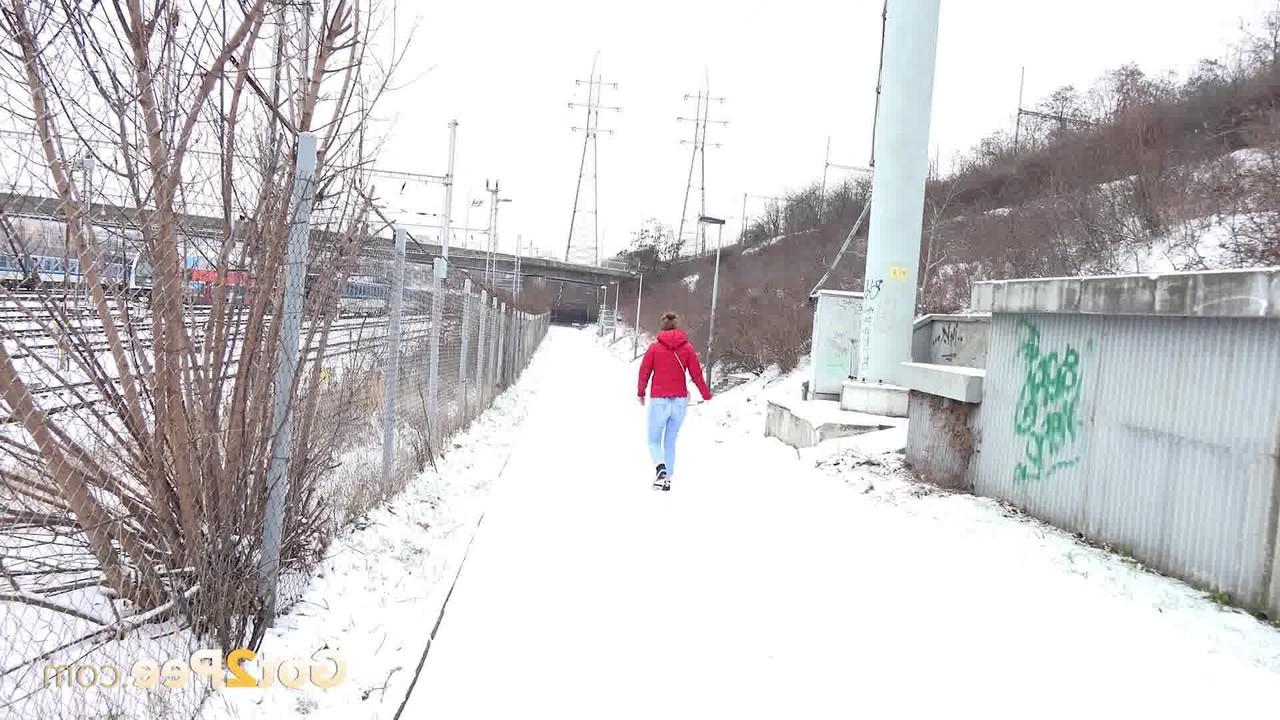 15P Caucasian girl Dafne melts pristine snow with her hot piss