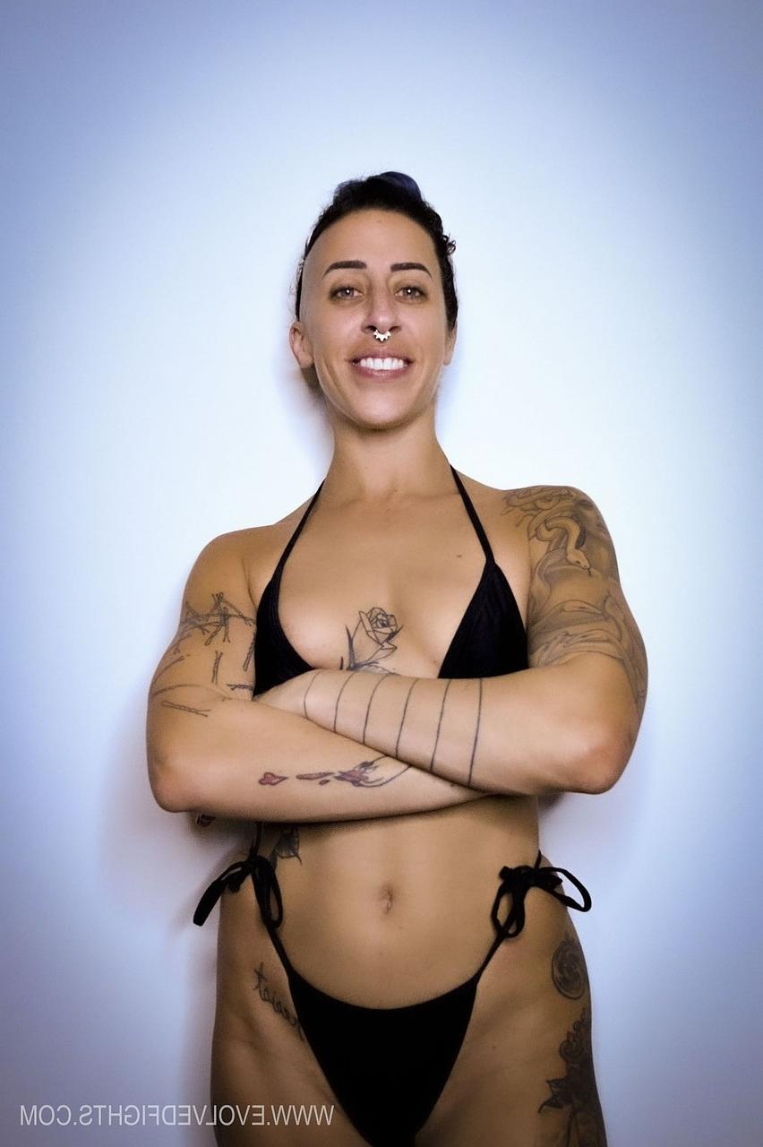 20P Der verrückte Wrestler Andre Shakti fickt die Löcher ihres Sparringspartners
