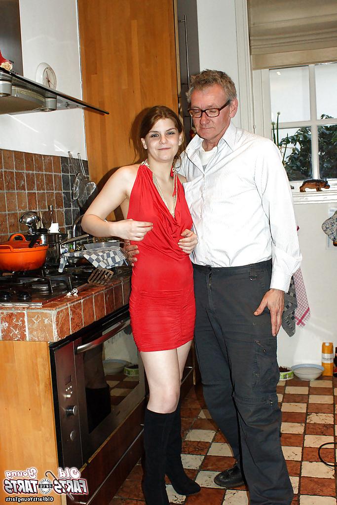 16P Old guy in glasses sticks his weapon into cunt of redhead babe