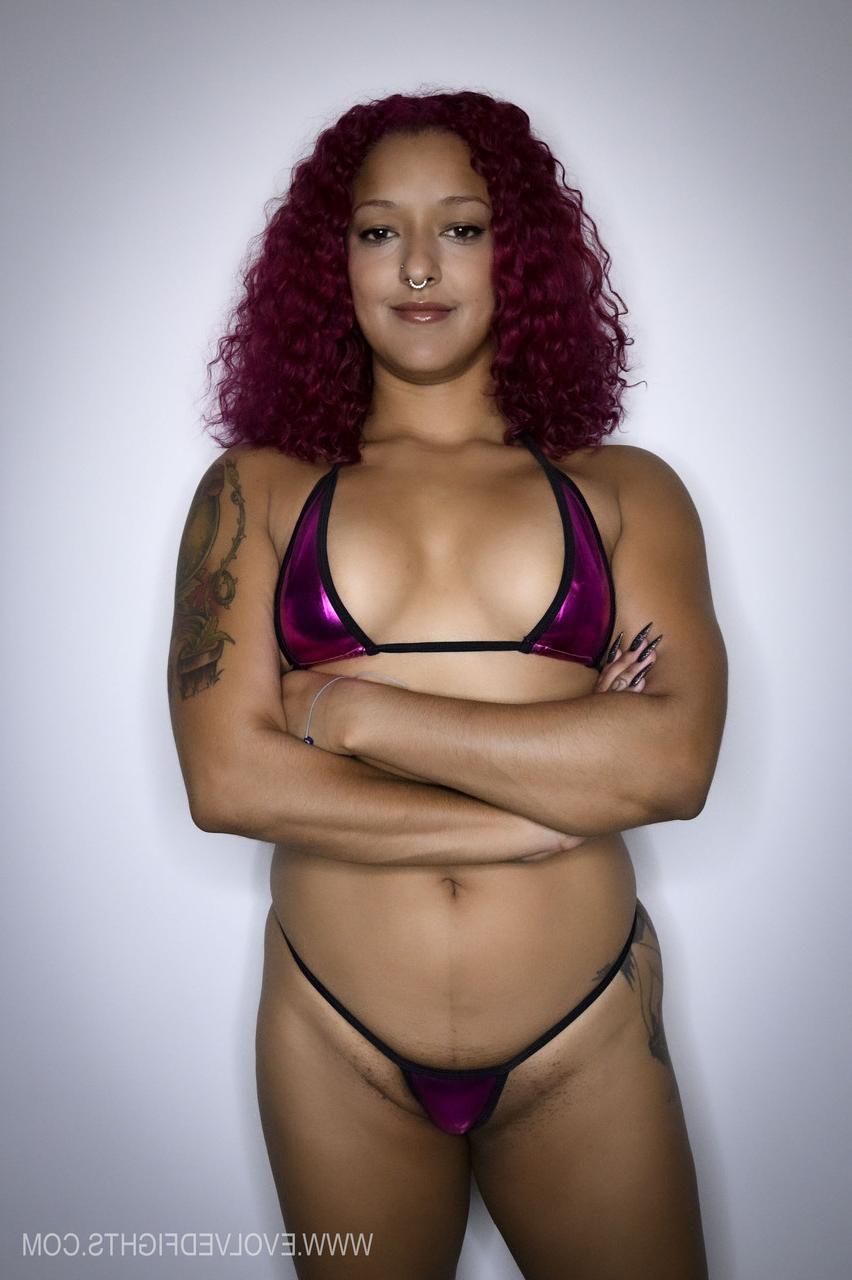 20P Curly-haired Daisy Ducati dominates and blows her wrestling partner