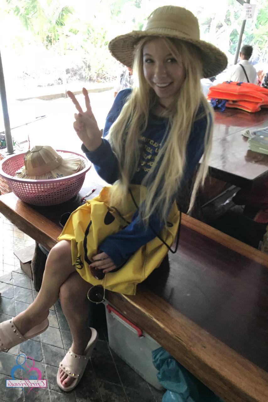 20P La blonde maigre Kenzie Reeves devient sauvage et coquine dans sa compilation