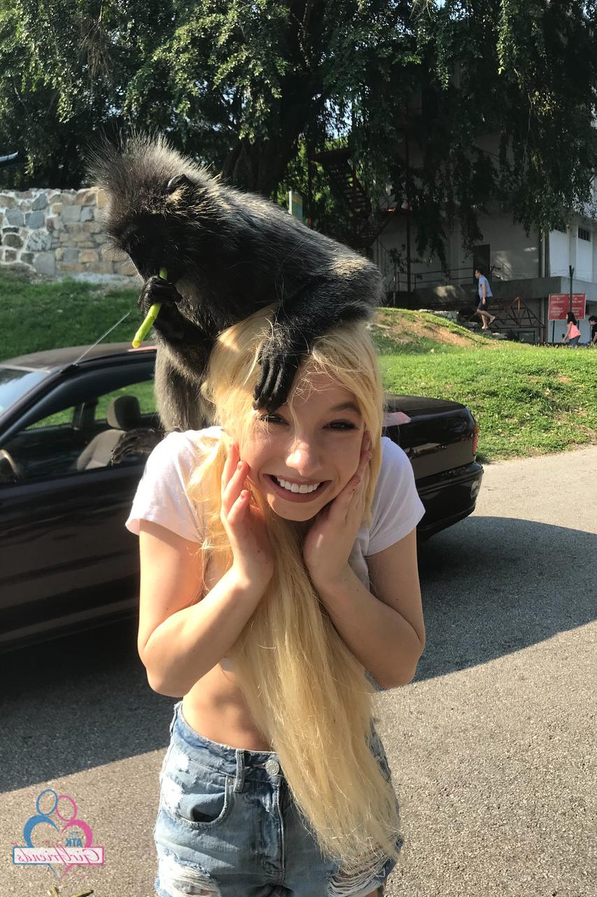 20P La blonde maigre Kenzie Reeves devient sauvage et coquine dans sa compilation