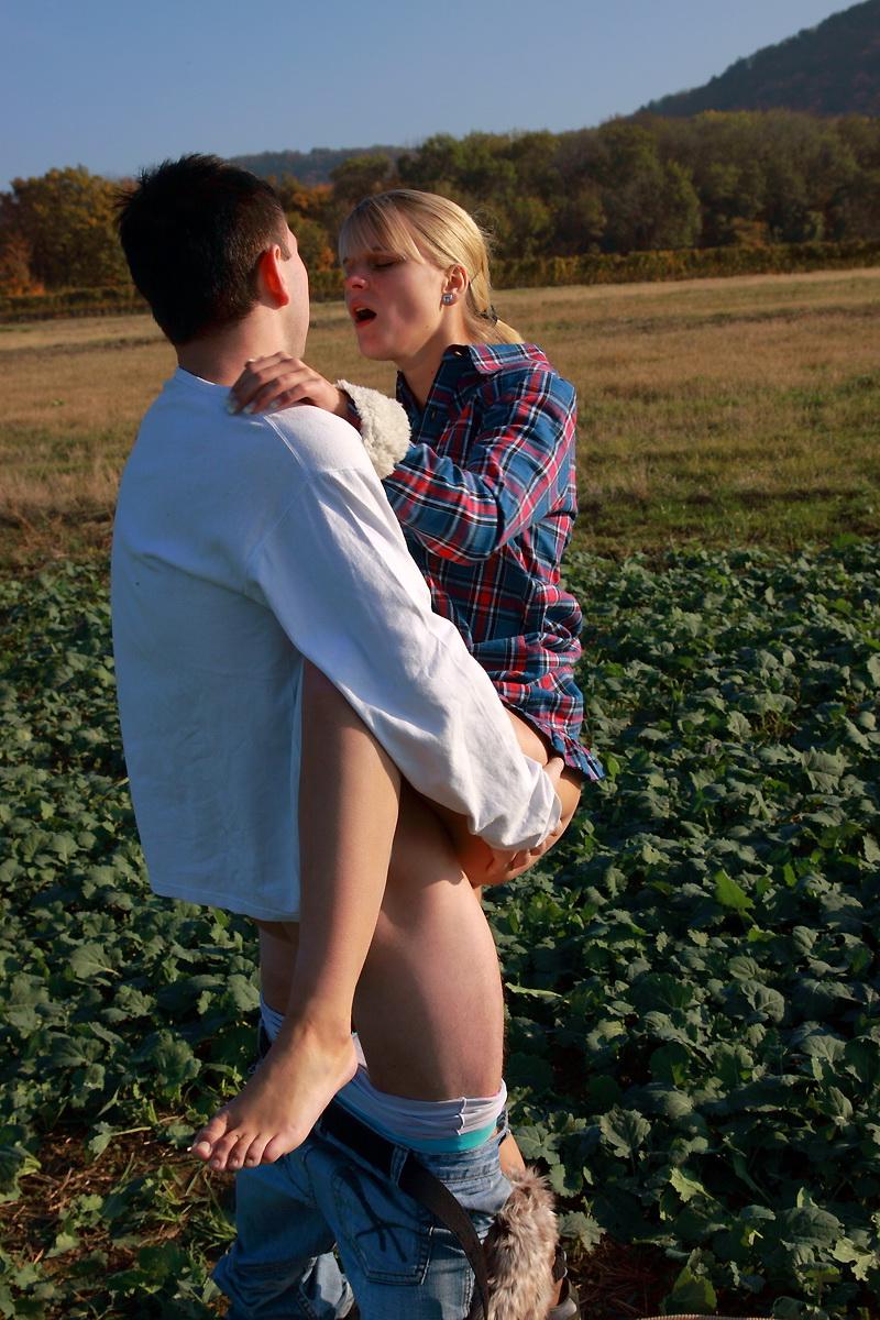 16P Blonde girl and her boyfriend have sex in a crop field away from prying eyes