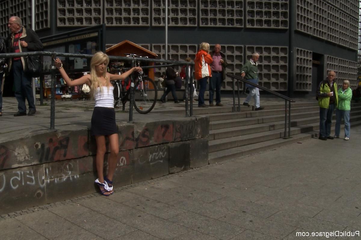 20P Public Disgrace Blanche, Zenza Raggi