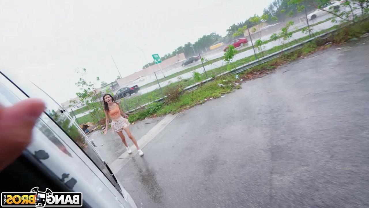 20P Sexy Latina de cabelos escuros Sawyer Cassidy fode um estranho com tesão em sua van