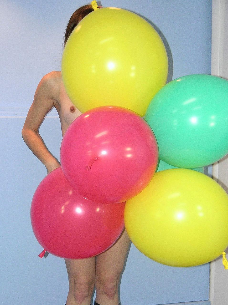 20P MILF Samantha Charles strips to her black boots and plays with balloons