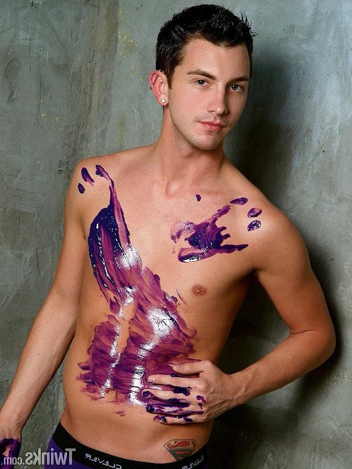 20P Gay brunette Scottie Brooks strips & spreads paint all over his lean body