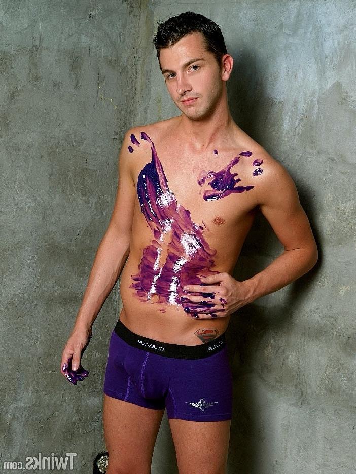 20P Gay brunette Scottie Brooks strips & spreads paint all over his lean body