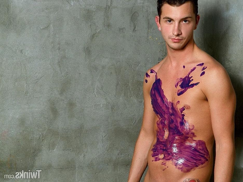 20P Gay brunette Scottie Brooks strips & spreads paint all over his lean body