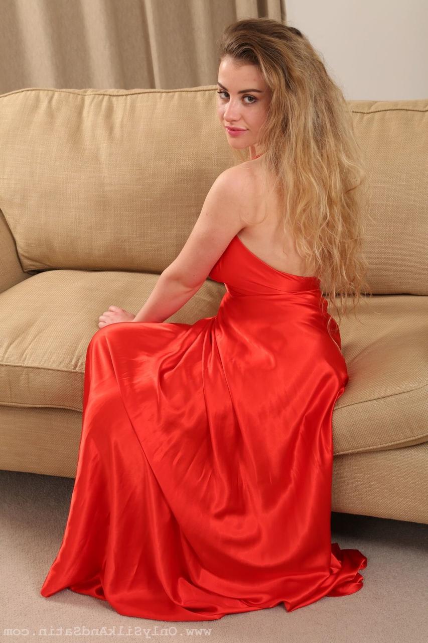 20P Beautiful teen Holly Jade undresses and showcases her great natural boobs