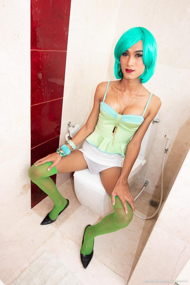 16P Ladyboy Gold featuring Creamy Nude Pictures