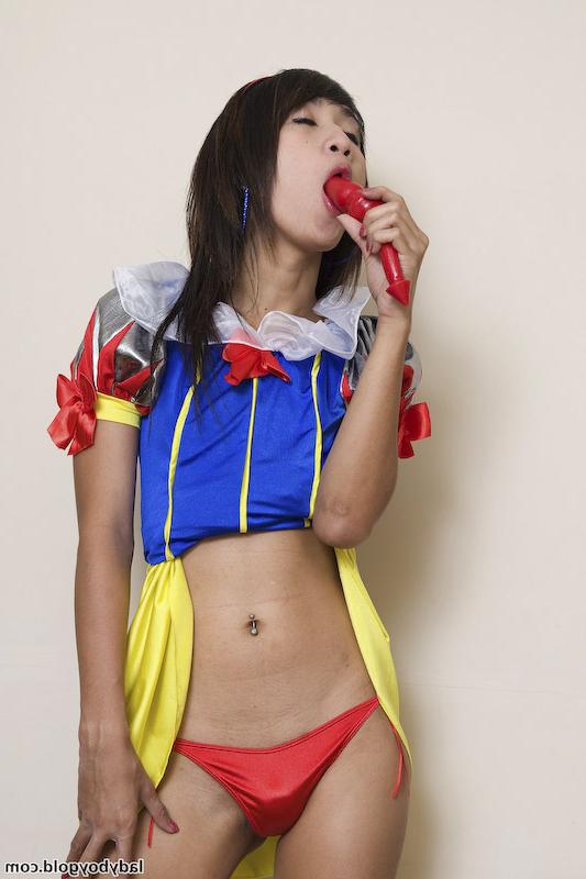 16P Ladyboy Gold starring Ood Sex Gallery