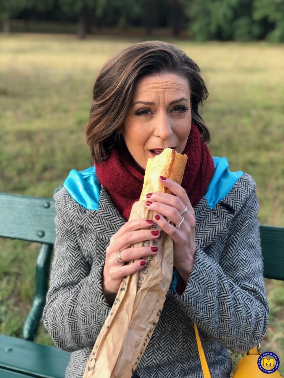 20P French mom Anya flashes her legs in stockings while eating a sandwich outside