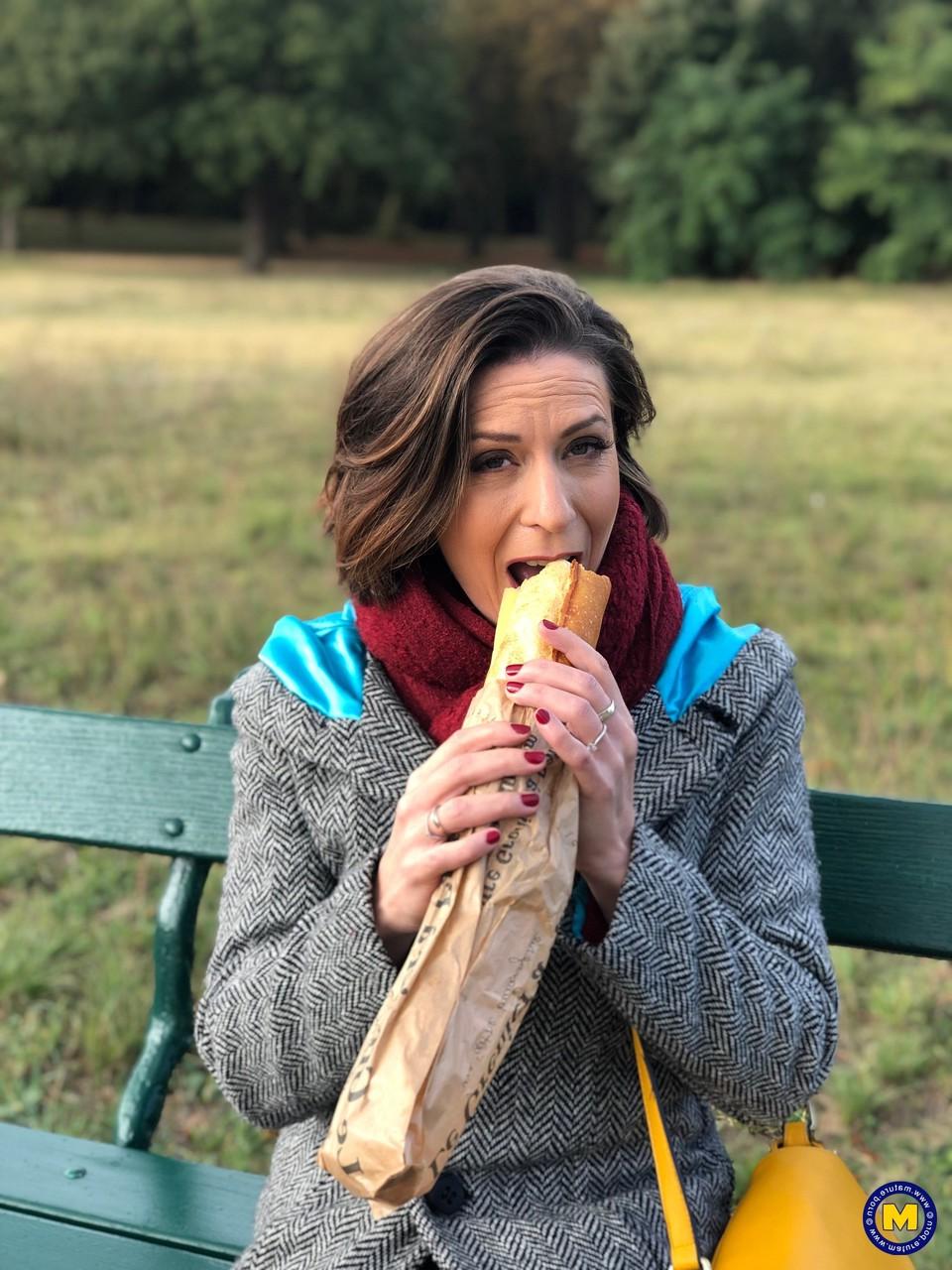 20P French mom Anya flashes her legs in stockings while eating a sandwich outside