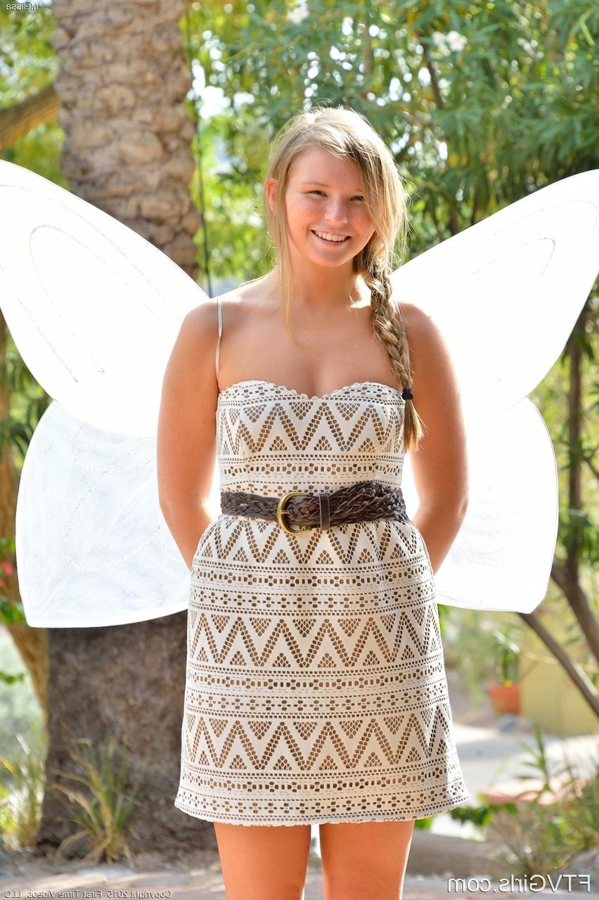 20P Pretty Melissa M flashes a pantyless upskirt in public then toys with a banana