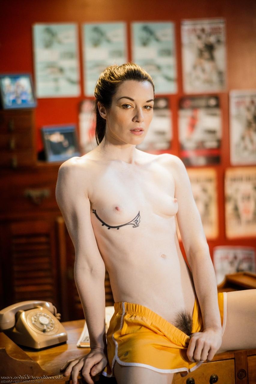 15P A garota solo Stoya exibe seu regalo aparado em meias esportivas