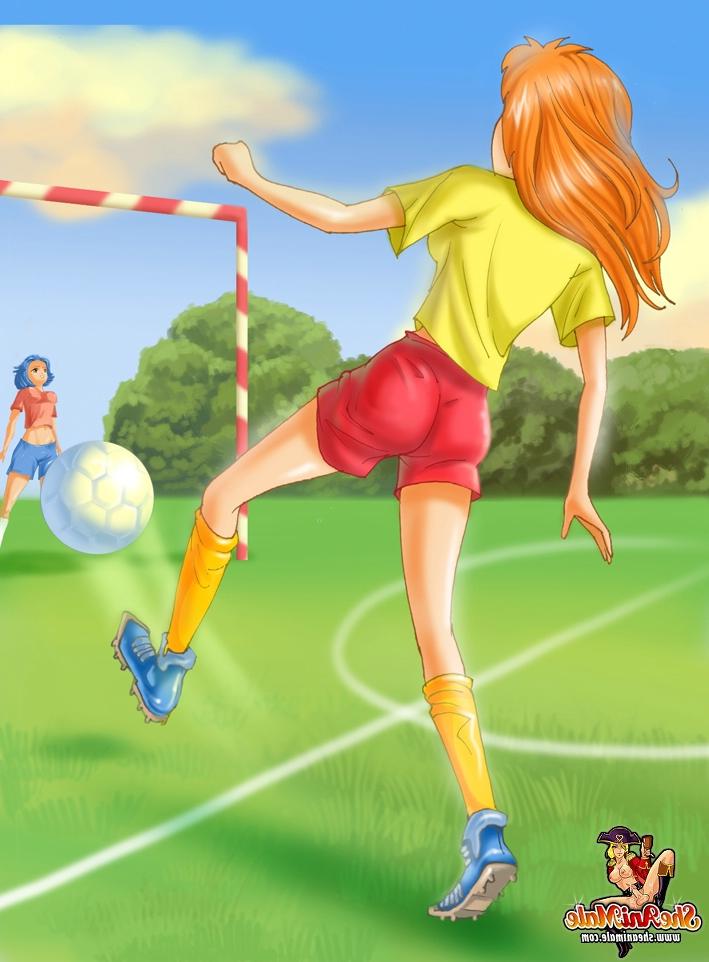 12P A jogadora de futebol travesti de anime Lana transando com sua companheira sexy em campo
