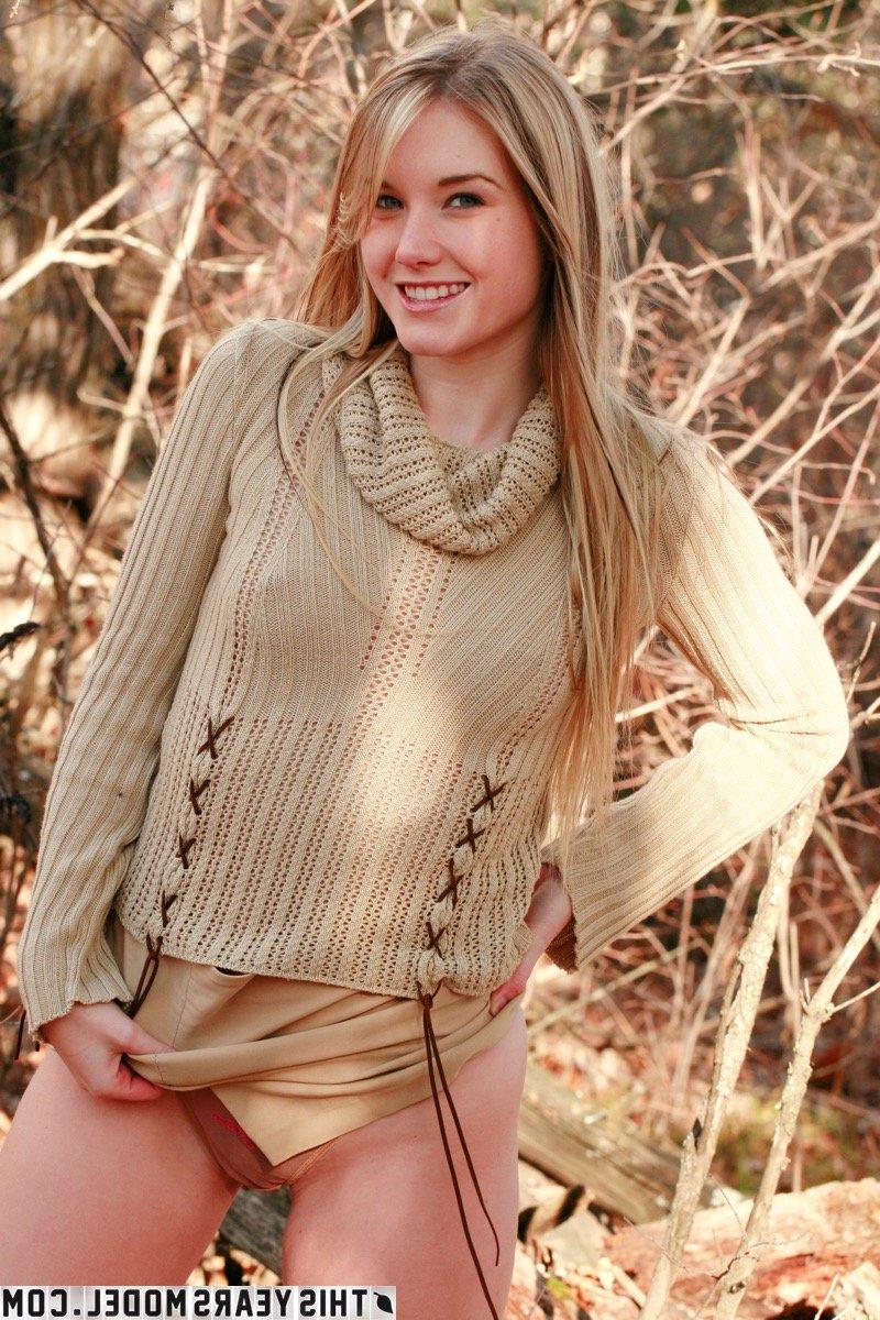 15P Beautiful blonde Jewel exposes herself while in a public park