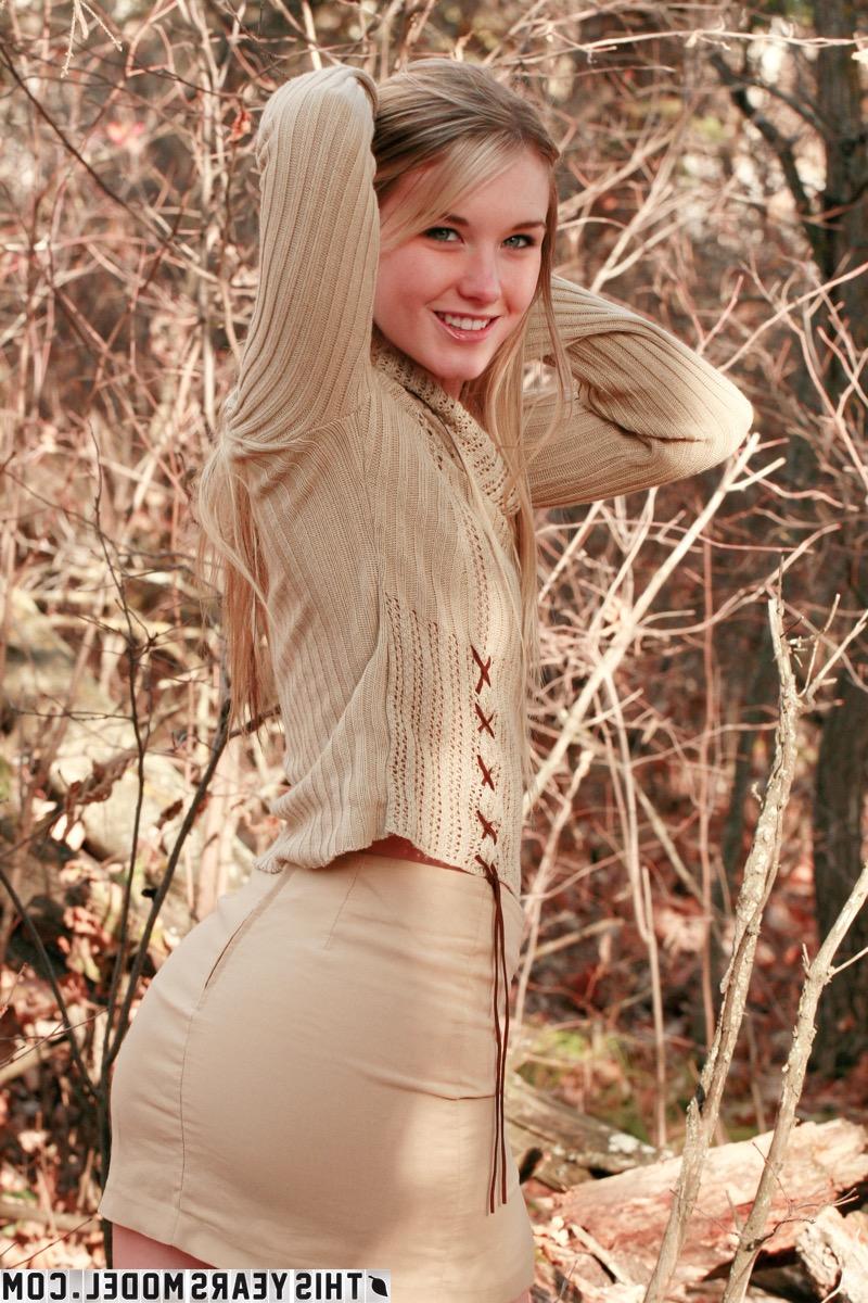 15P Beautiful blonde Jewel exposes herself while in a public park