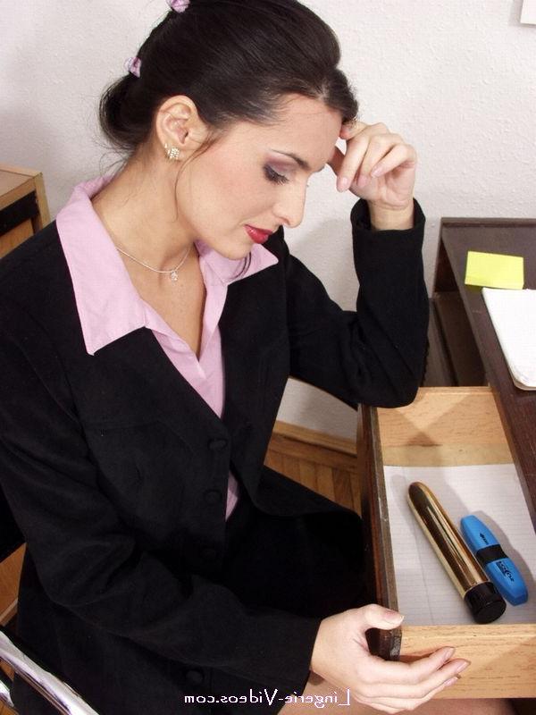 17P Beautiful secretary masturbates with a vibrator while at work