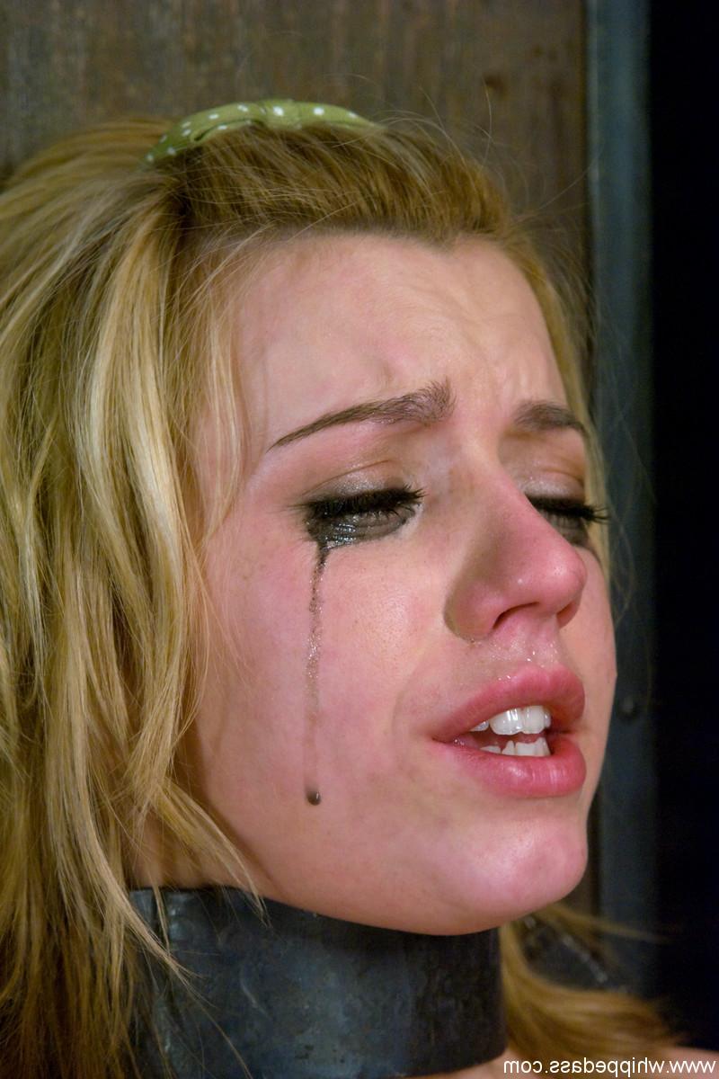 20P Cruel lezdom Harmony makes Lexi Belle suffers as she toys her pussy brutally