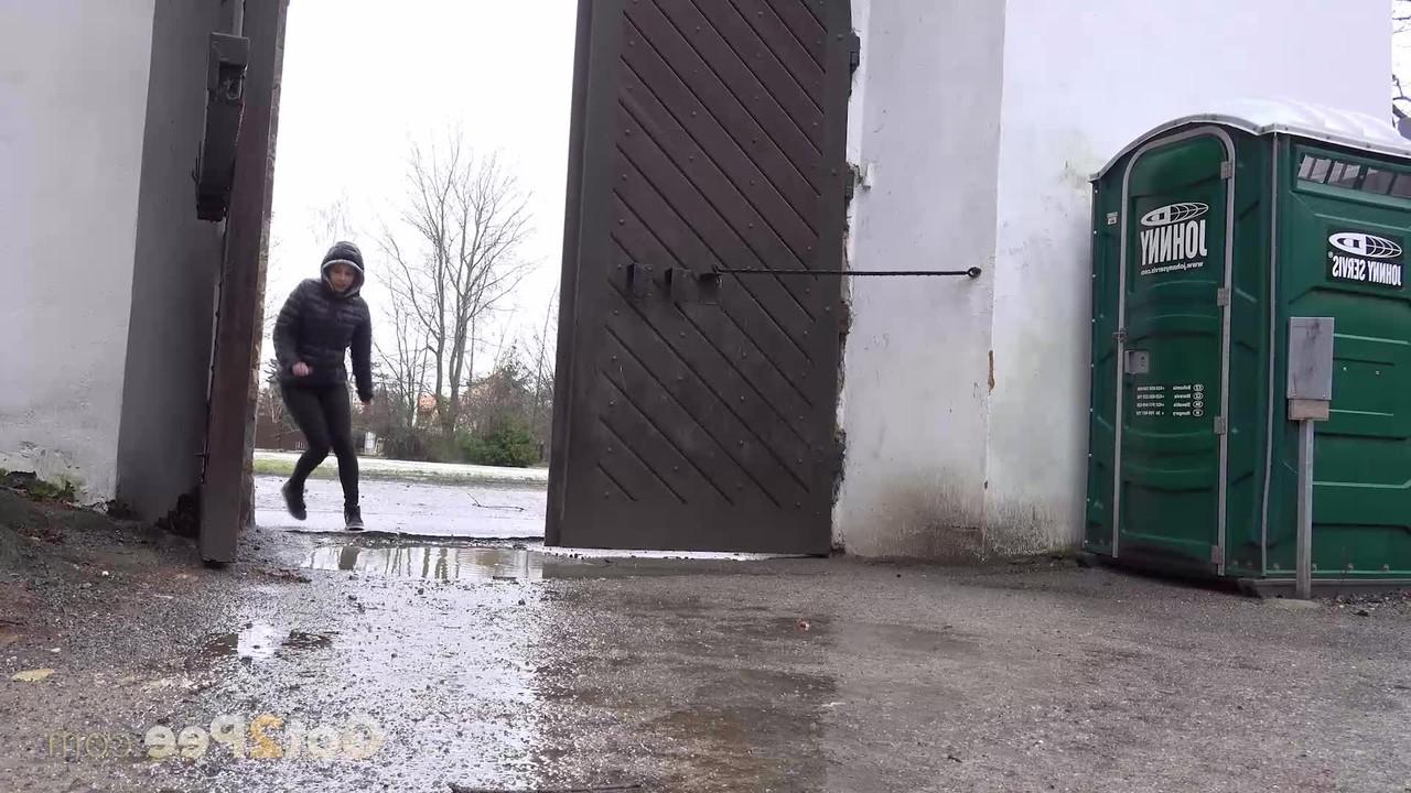 15P Antonia Sainz gets caught pissing on the ground near a locked toilet