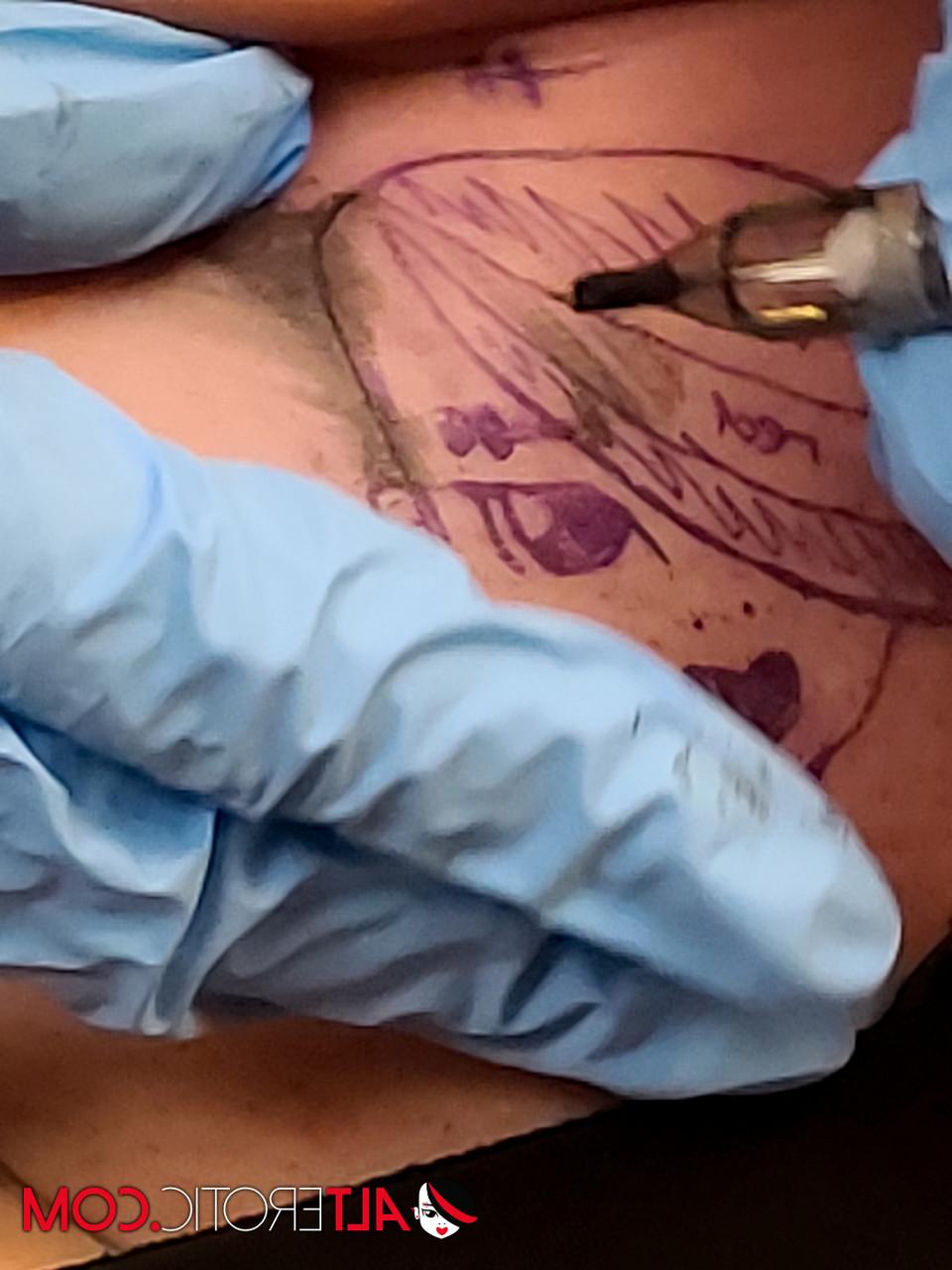 16P Tattoo enthusiast Nayomi Sharp gives herself fresh ink before having POV sex