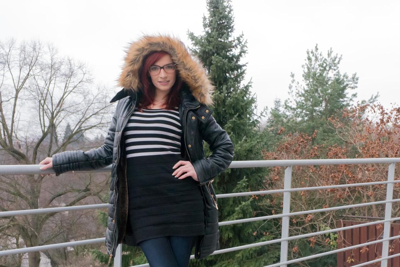 17P Hot redhead Leila Smith in glasses uses a vibrator to achieve a wicked orgasm