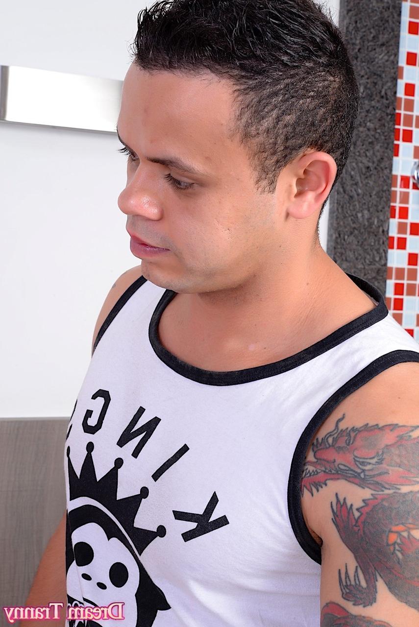 20P Travesti deslumbrante em meias Sara Oliveira dá cabeça e leva tesão