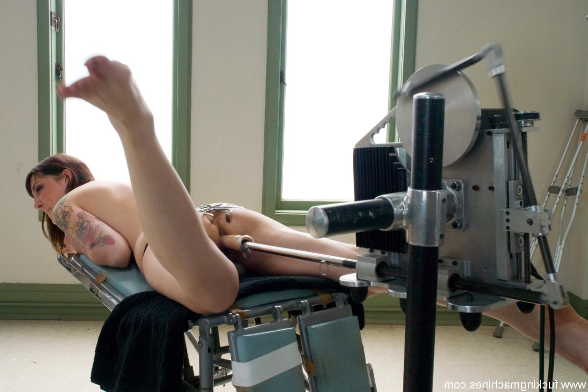 20P Tall MILF Lexi Bardot getting fucked doggystyle by a machine dildo