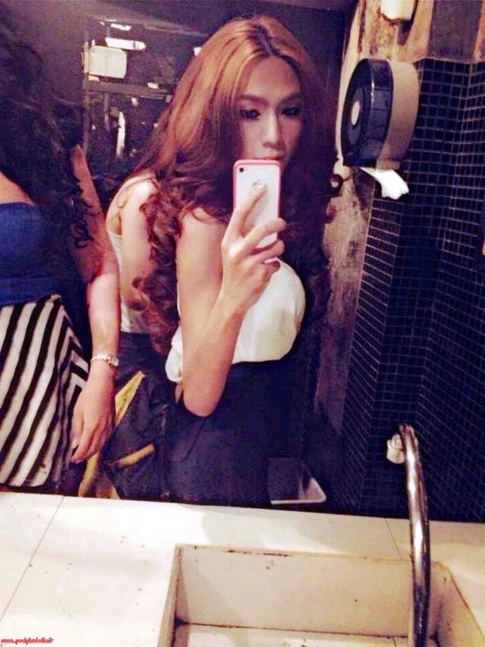 20P Hello Ladyboy 