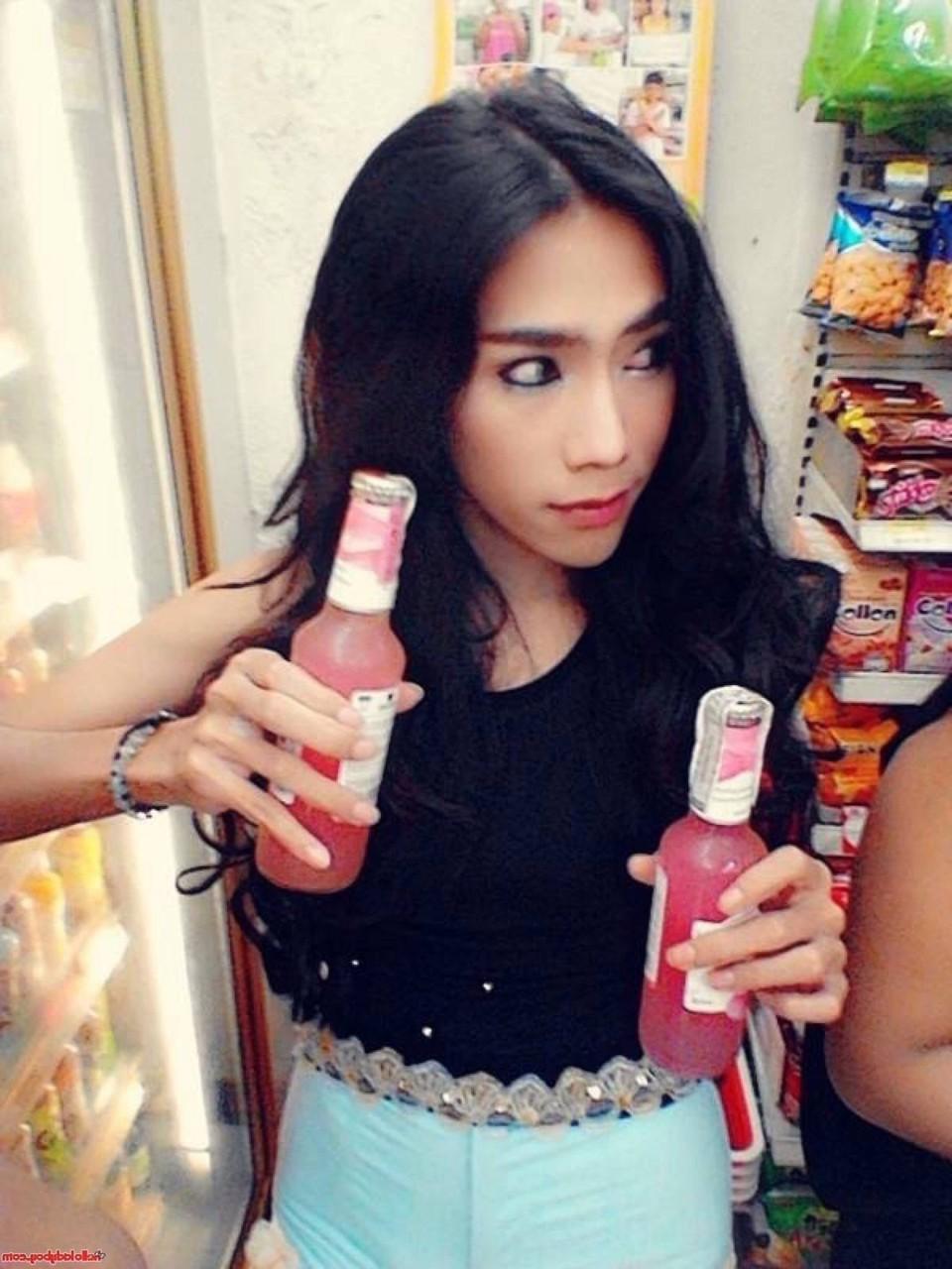 20P Hello Ladyboy 